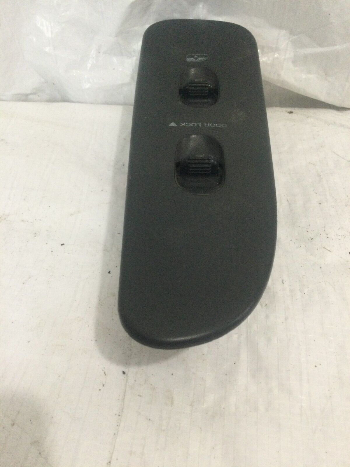 2002-2005 Dodge Ram 1500 Front Right Passenger Window Switch w/ Bezel OEM