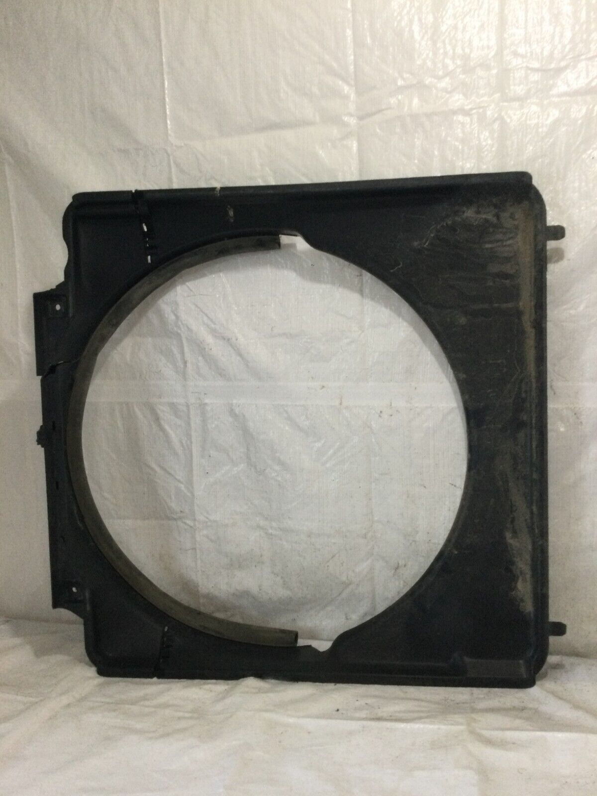 2005 Ford F250 F350 6.0 Diesel Radiator Fan Shroud 3C34-8146-AJ OEM (DAMAGE)