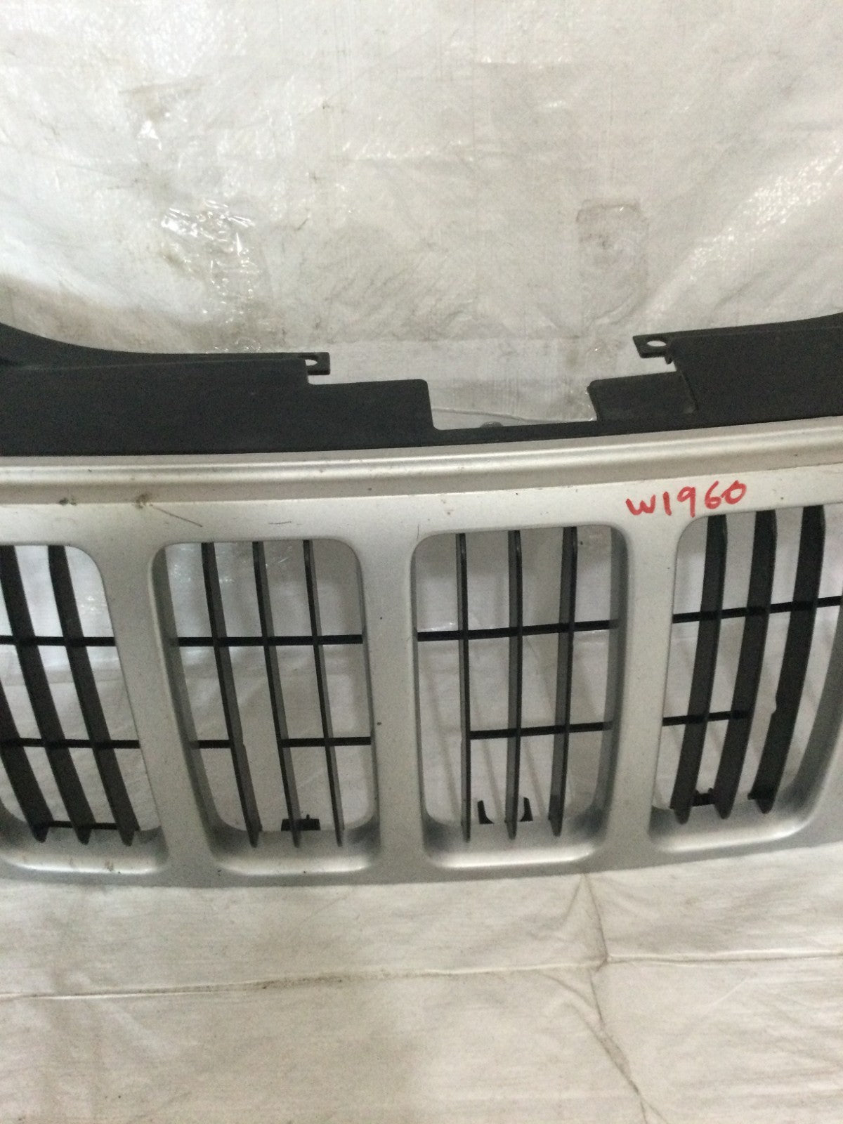 2005-2010 Jeep Grand Cherokee Front Grille OEM
