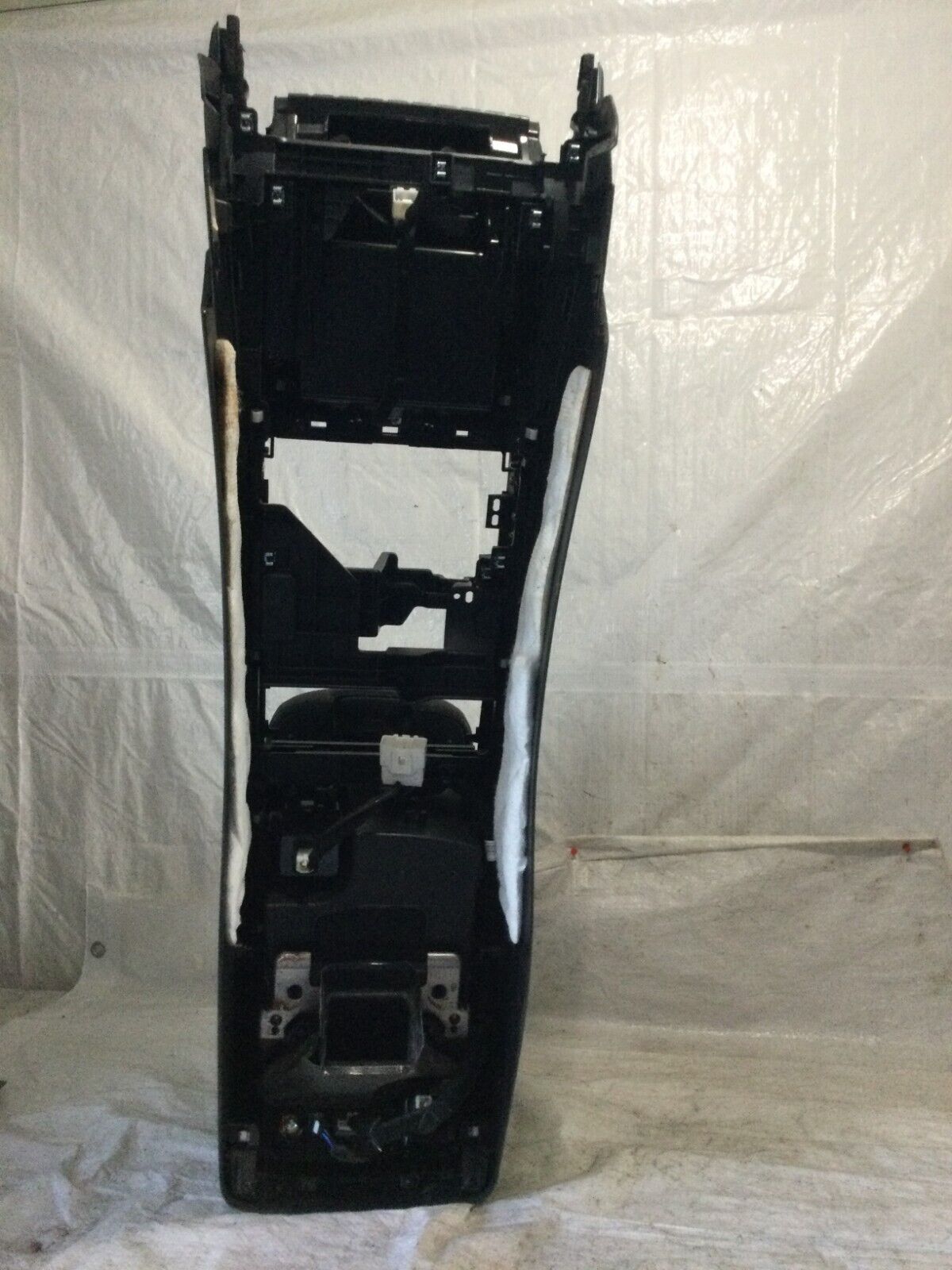 2016-2018 Kia Sorento Front Floor Console W/ Armrest OEM