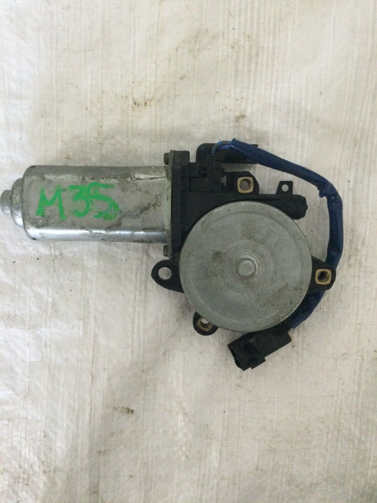 2001 Nissan Xterra Front Left Power Window Motor OEM