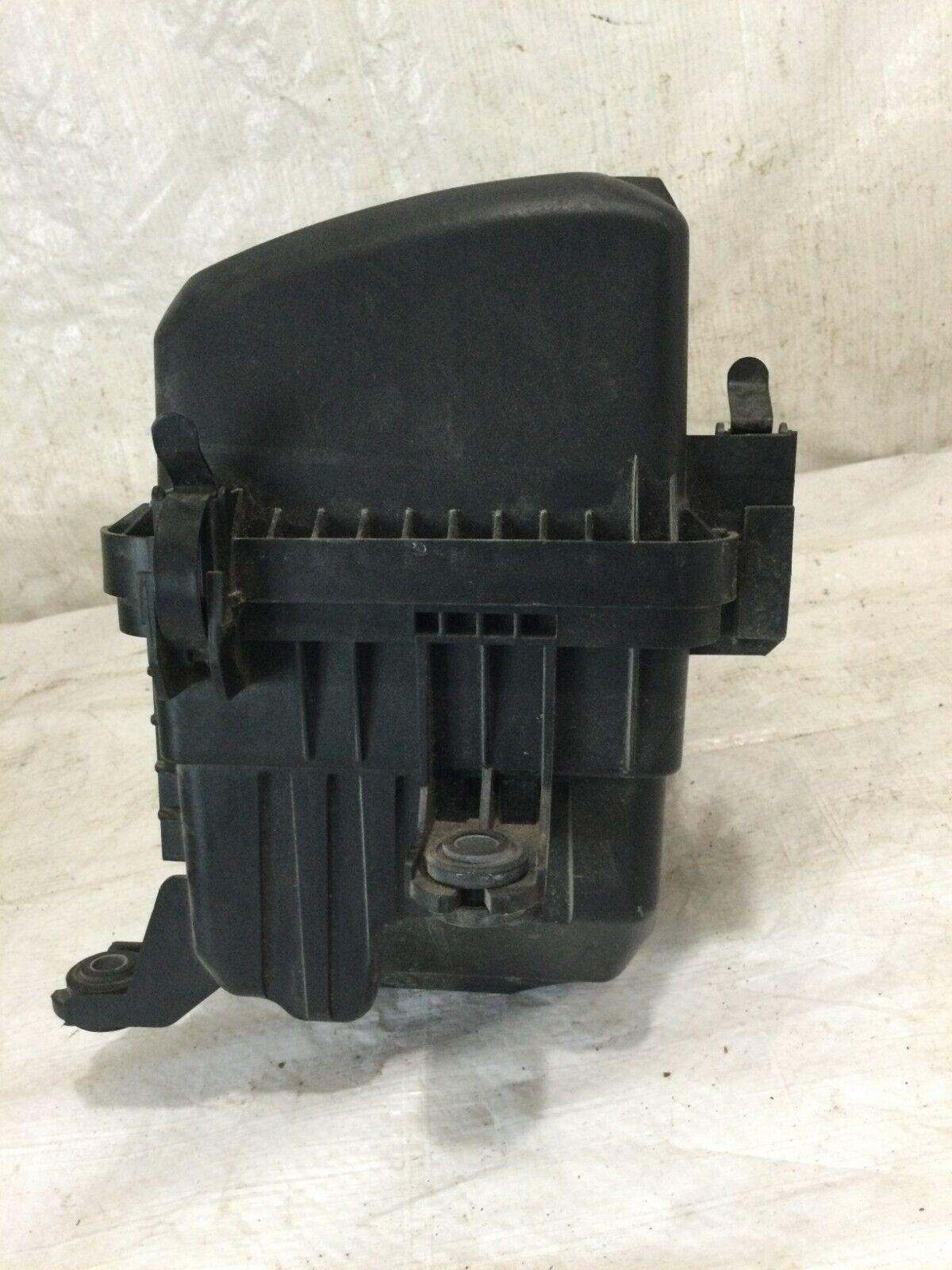 2017 Hyundai Elantra Air Cleaner Filter  Box Assembly  28100-F2500 OEM