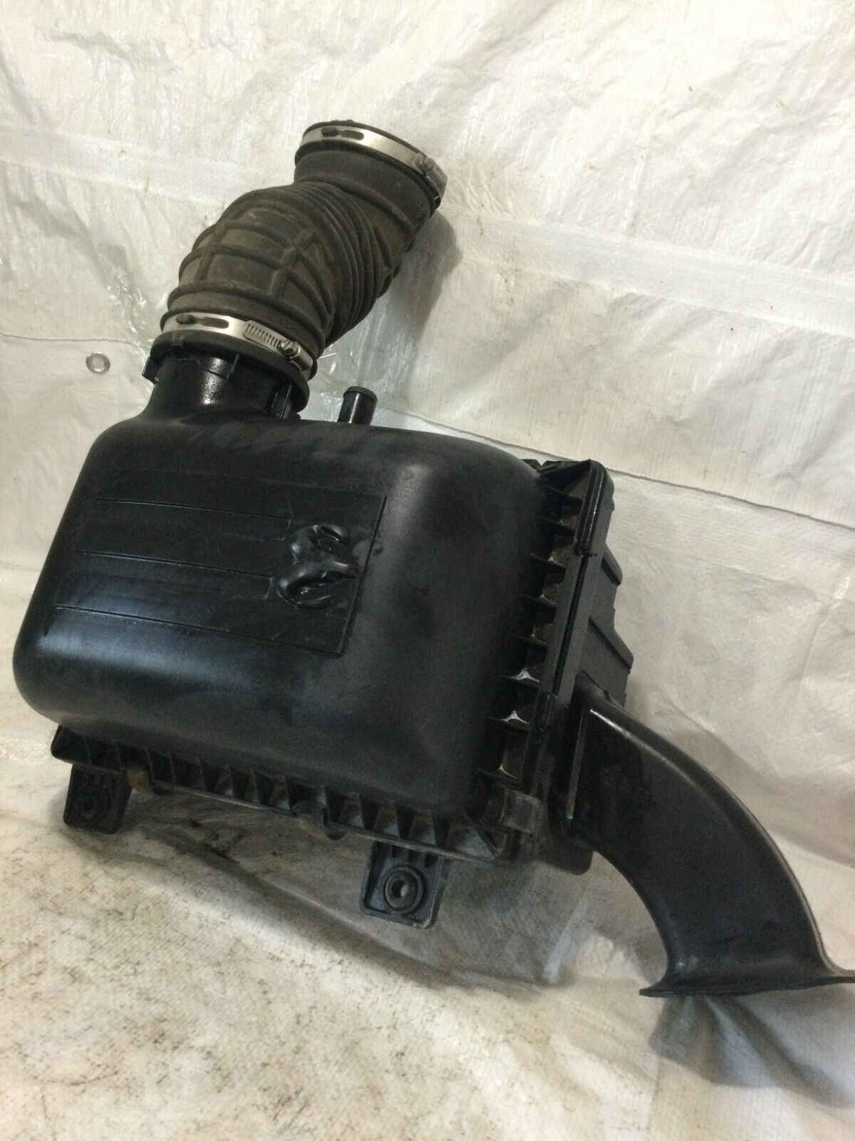2005 Dodge Ram 1500 Air Cleaner Filter Box Assembly OEM