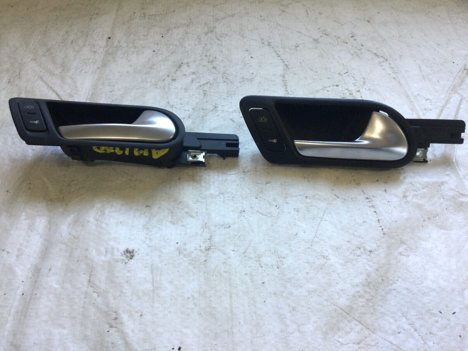 2006 Volkswagen Jetta Front Right Interior Door Handle OEM 1K2837114