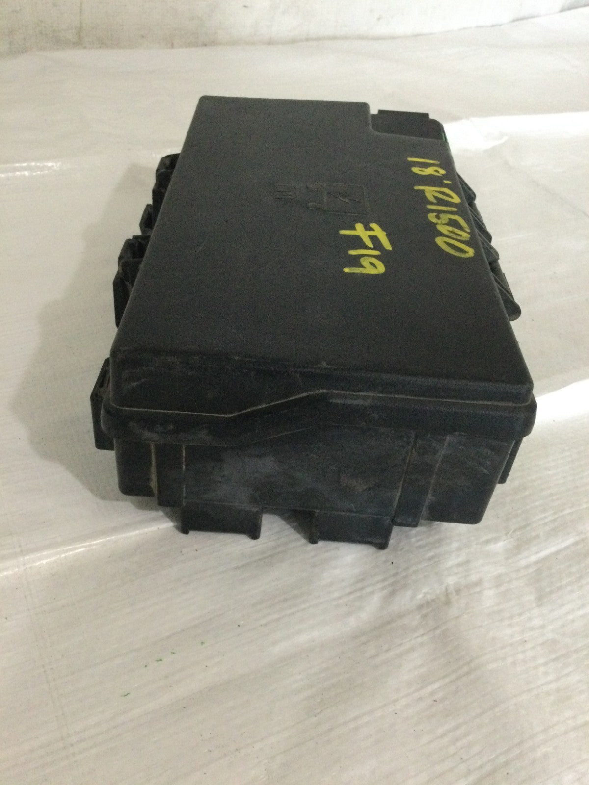 2018 Dodge Ram 1500 Intelligent Power Distribution Center OEM 68322371AB DAMAGED