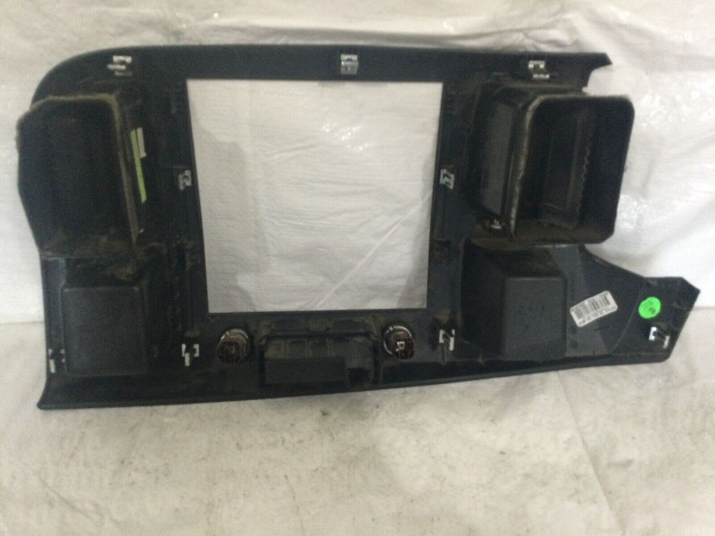 2007 - 2011 GMC Sierra 2500HD Center Dash Radio Bezel  Vents 25783265 OEM