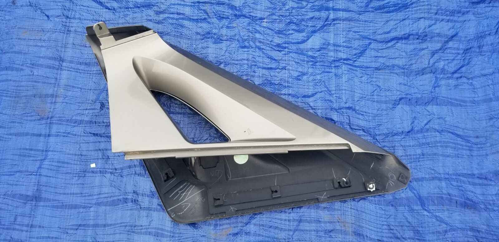 2003-2006 Cadillac Escalade EXT  Right Pass Side Outer Sail Panel Pillar OEM