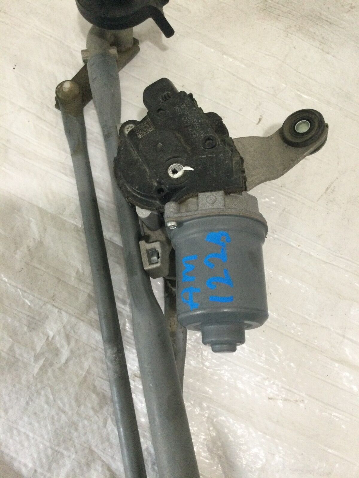 2018-2020 Buick Regal Front Windshield Wiper Motor W/ Linkage OEM
