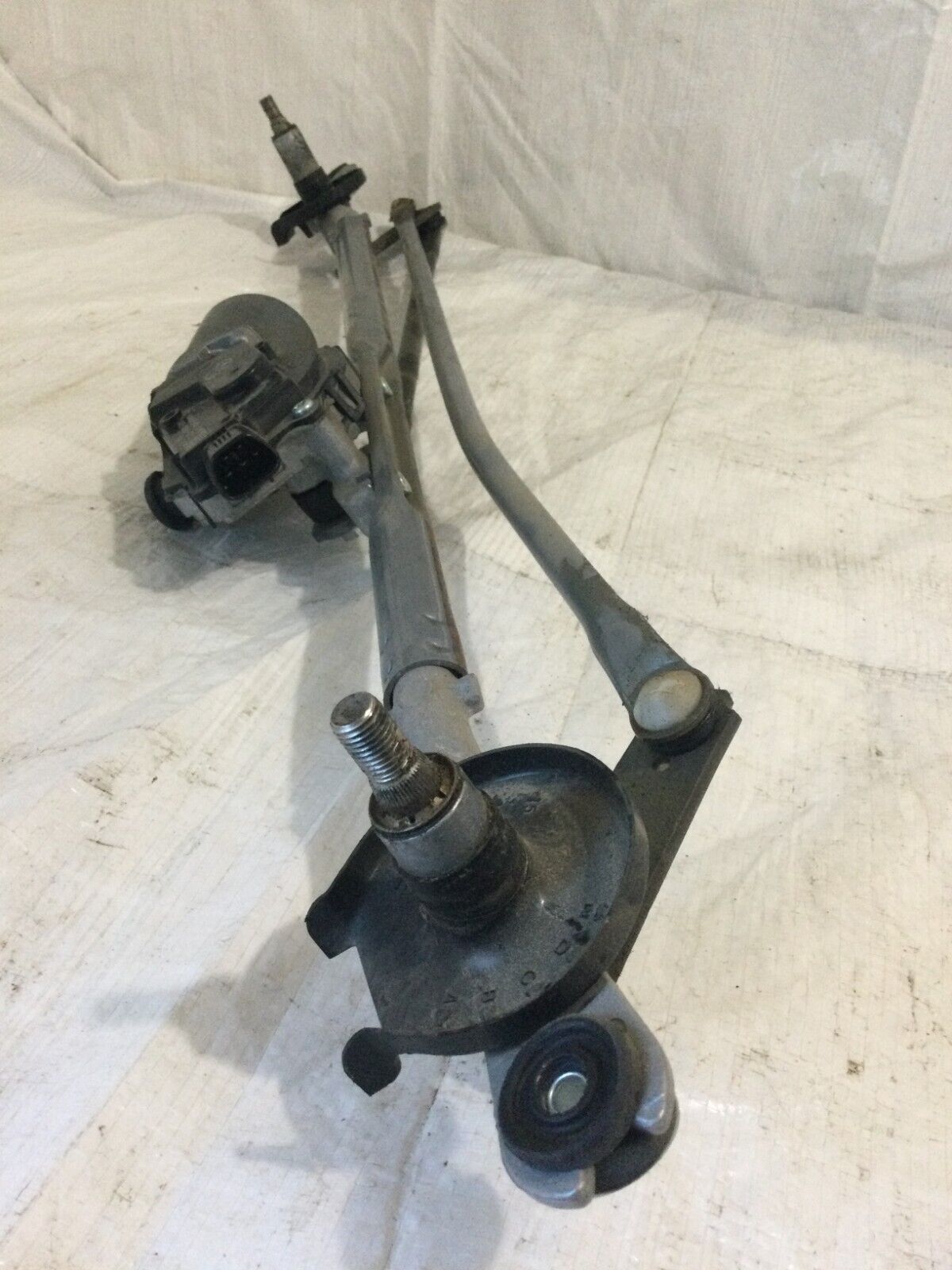 2019-2021 GMC Sierra 1500 Front Windshield Wiper Motor W/ Linkage 84497548 OEM