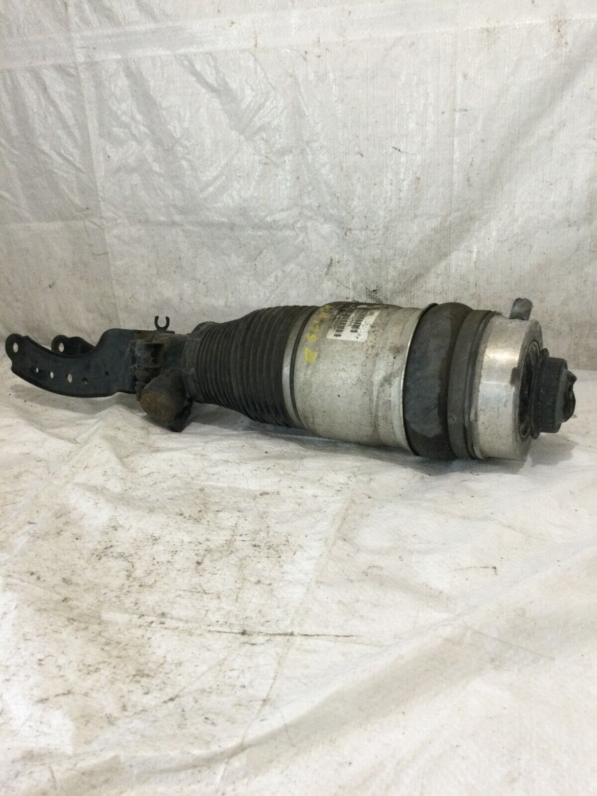2007 Volkswagen Touareg Front Left Air Shock Strut Absorber 7L6412021AG OEM