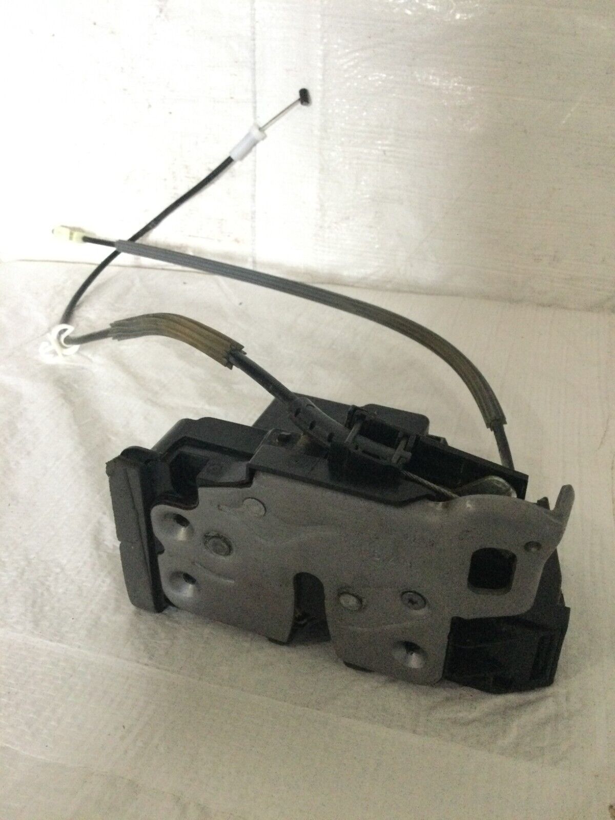 2019-2022 Chevrolet Silverado 1500 Front Right Door Lock Latch OEM 13533615