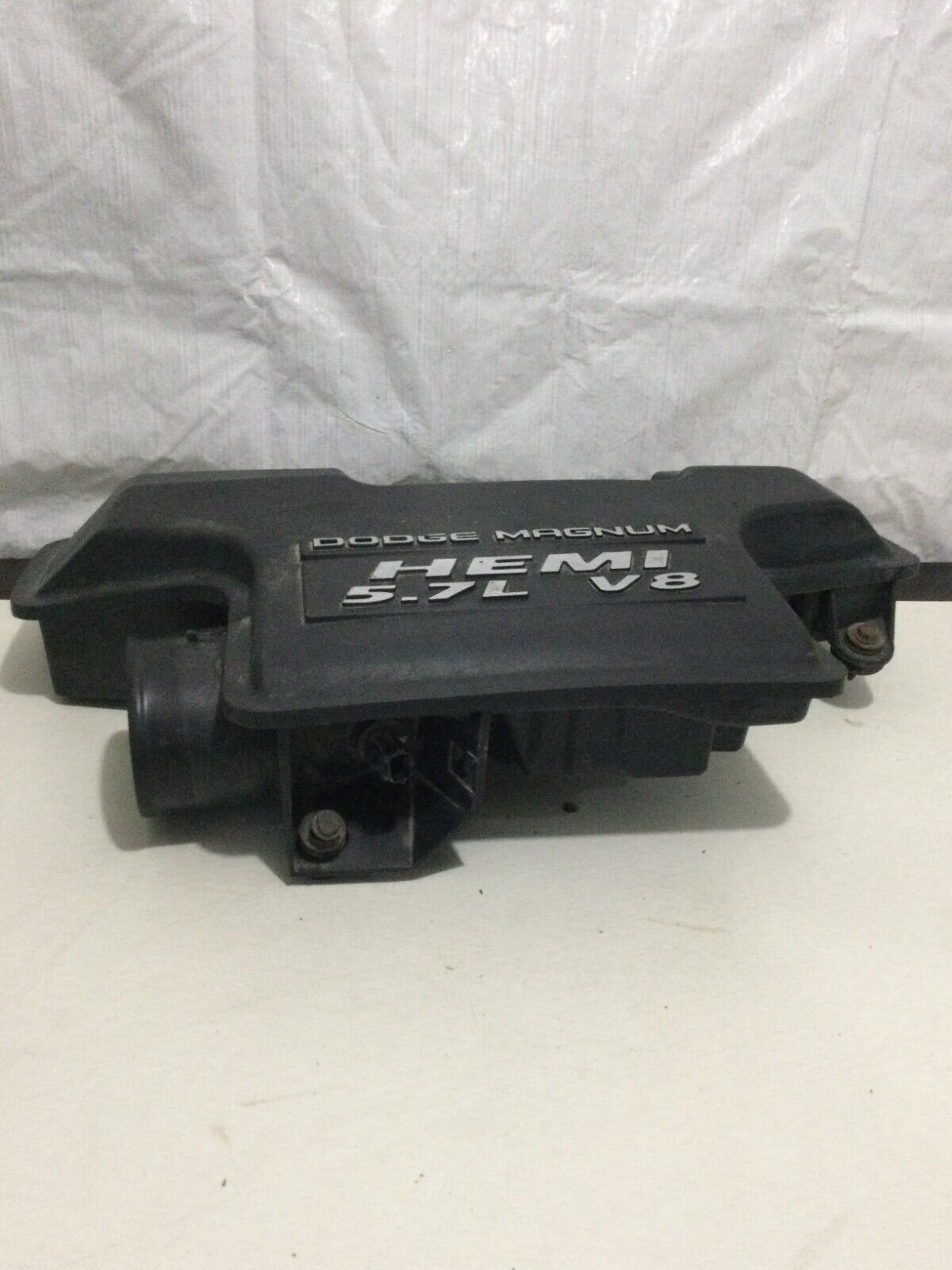 2004-2005 Dodge Ram 1500 5.7L Hemi Air Intake Resonator Housing Box OEM 53032463