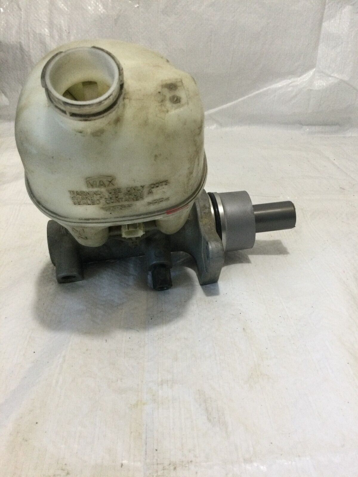 2004  Dodge Ram 1500 Master Brake Cylinder W/ Reservoir OEM 32067086 5.7L