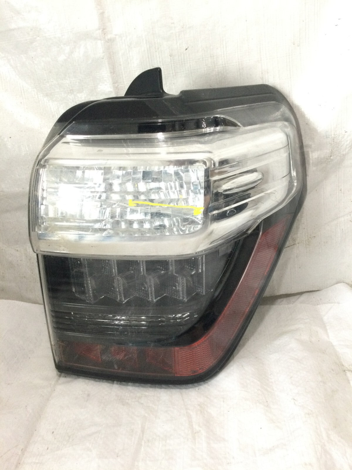 2016-2018 Toyota 4Runner  LED Tail Light RH Passenger Side OEM ( DAMAGE MARKED )