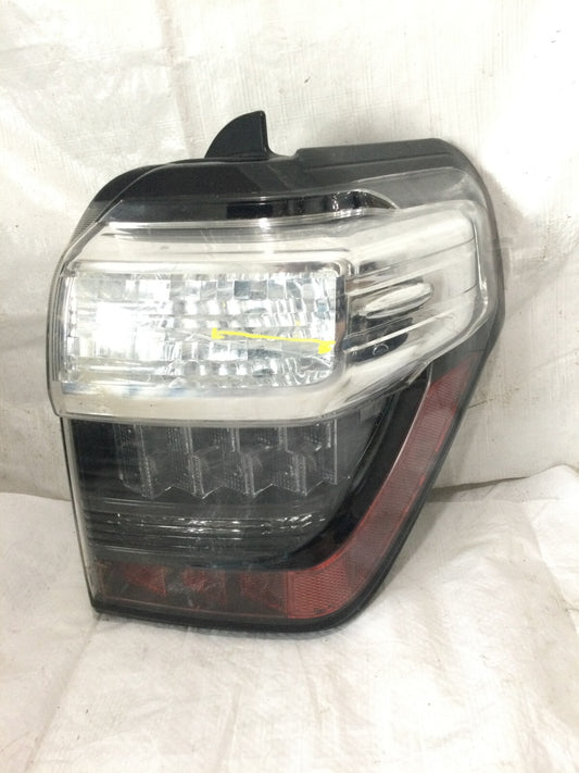 2016-2018 Toyota 4Runner  LED Tail Light RH Passenger Side OEM ( DAMAGE MARKED )