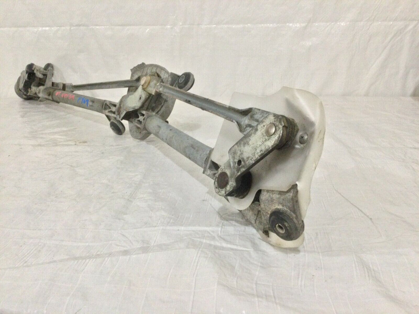 2007 Nissan Versa Front Windshield Wiper Motor W/ Linkage OEM 
