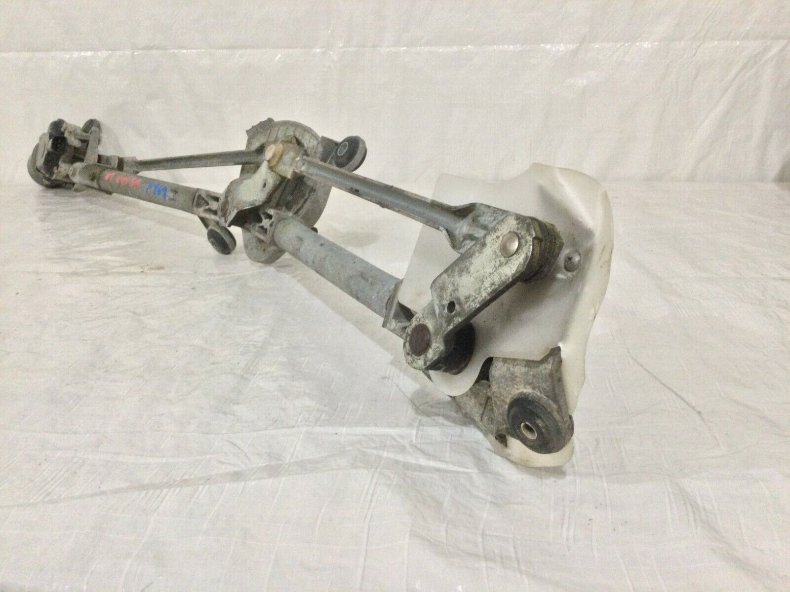 2007 Nissan Versa Front Windshield Wiper Motor W/ Linkage OEM 