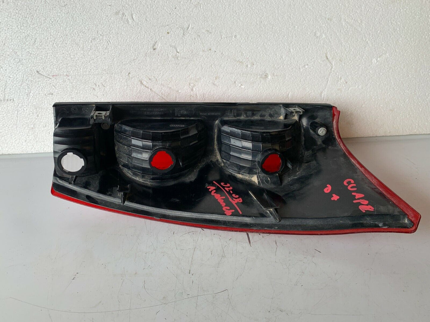 2002-2006 Chevrolet Avalanche Rear Left Driver Side Tail Light Lamp OEM 15771437