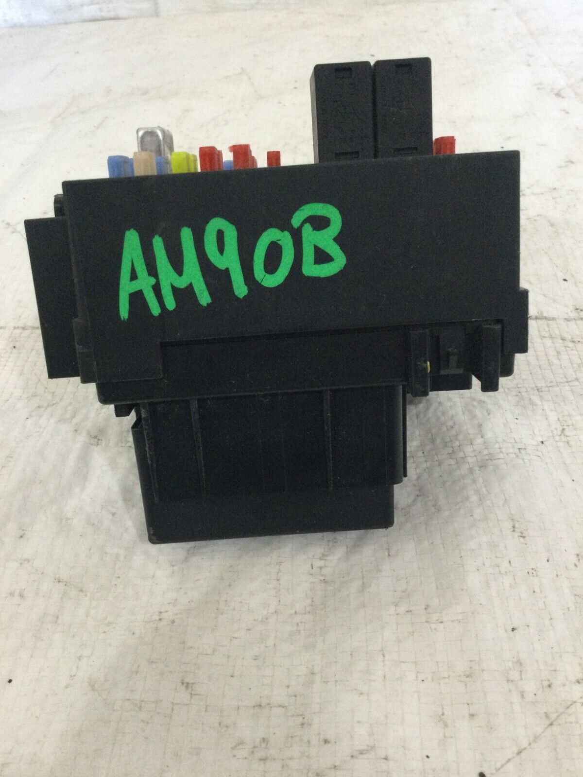 2003-2006 Cadillac Escalade EXT  Dash Fuse Box Relay Module OEM 15058033