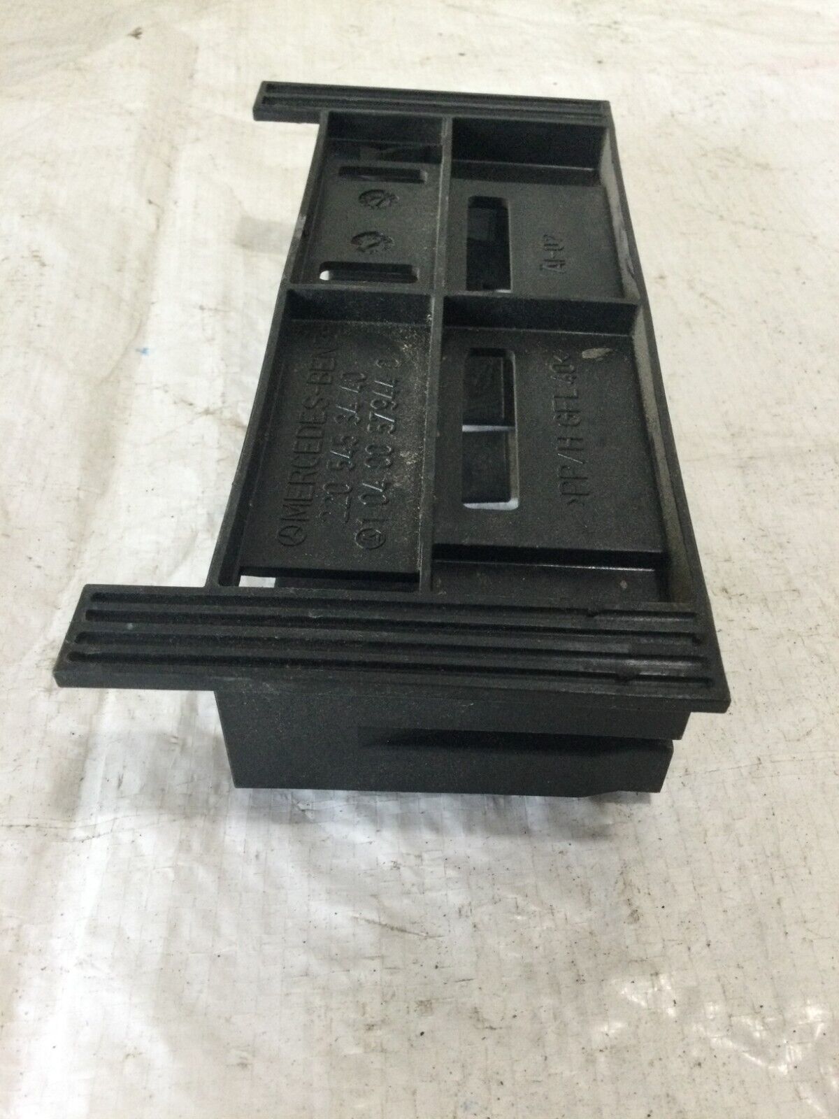 2004 Mercedes-Benz S430 Engine Computer Holding Bracket OEM 2205453440