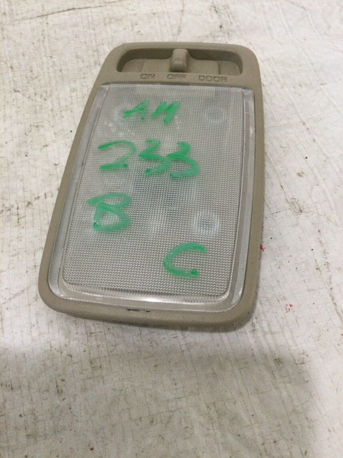 2003 Toyota Highlander  Interior Overhead Dome Light OEM