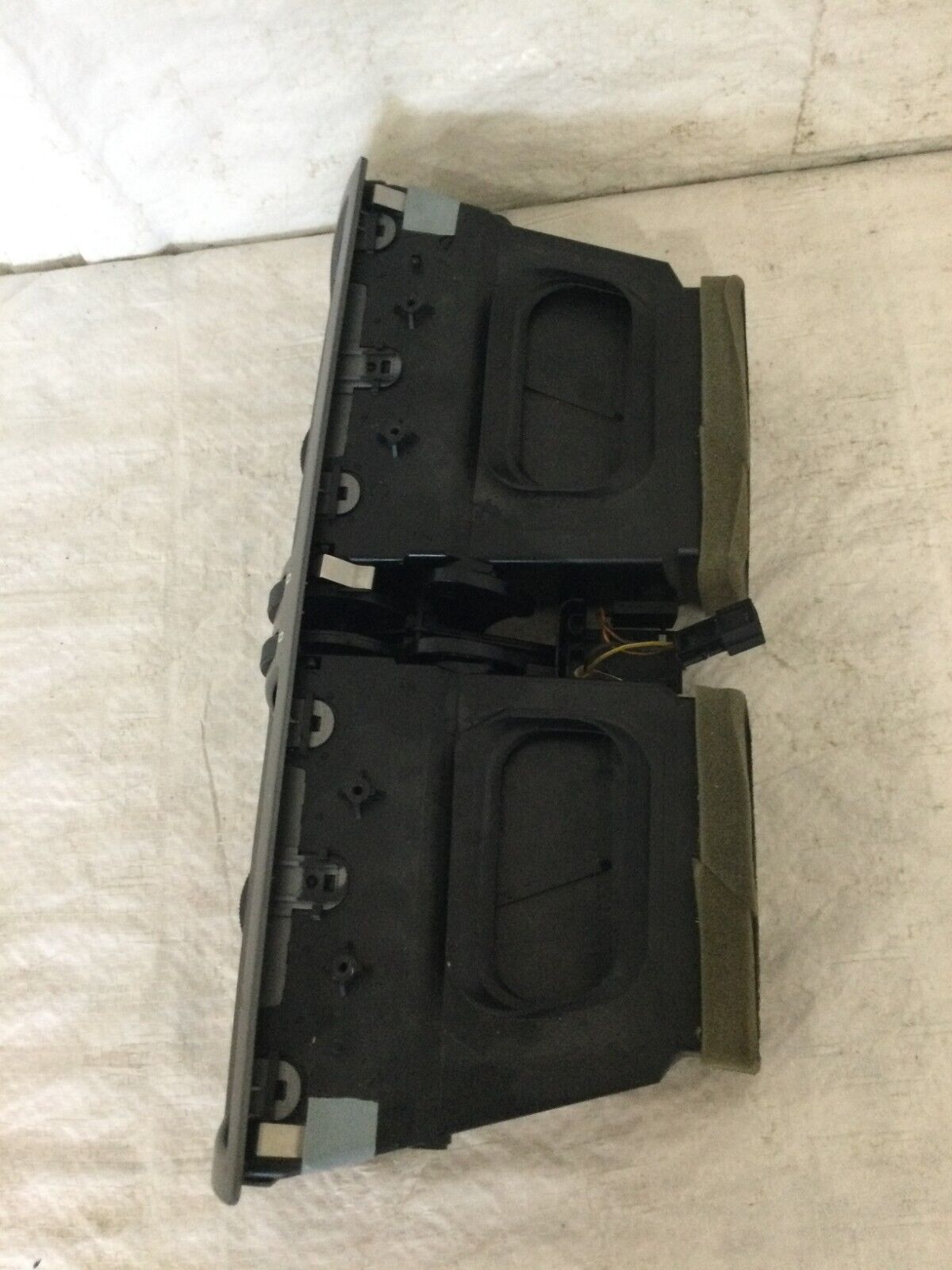  2004 BMW 745i E65/E66 Center Dash Air Vent OEM