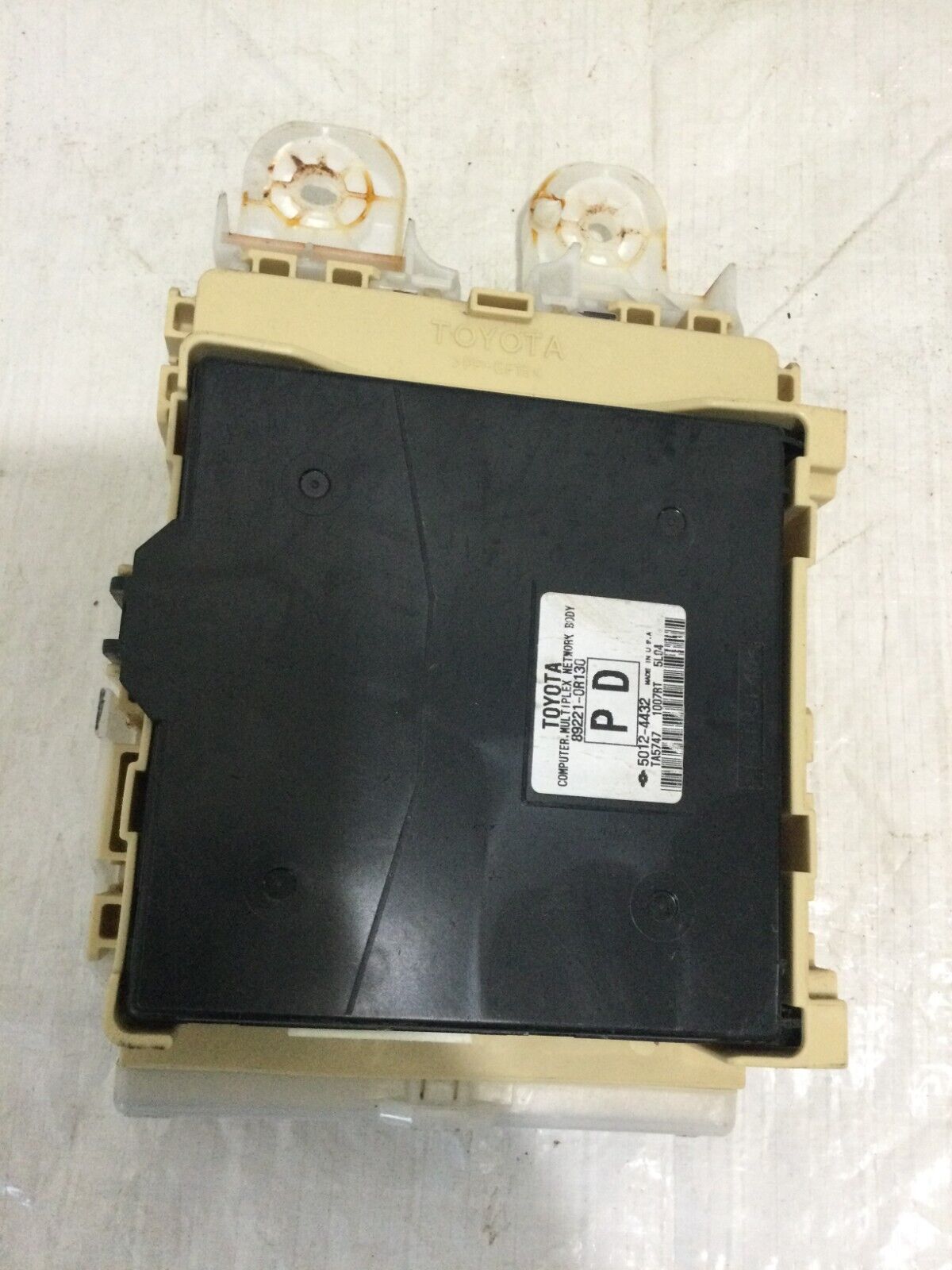 2016-2018 Toyota Rav4multiplex Junction Fuse Box 89221-0R130 82730-0R100