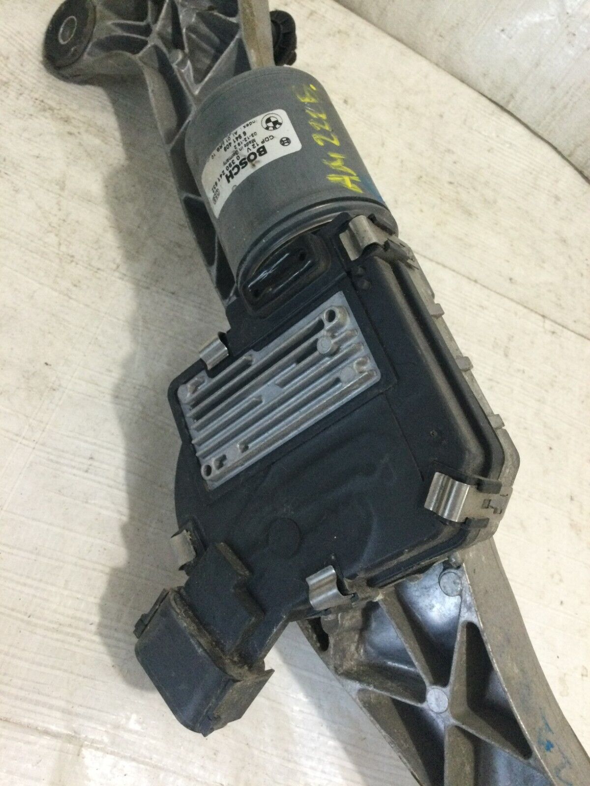 2004 BMW 745I Front Wiper Motor OEM 0390241832