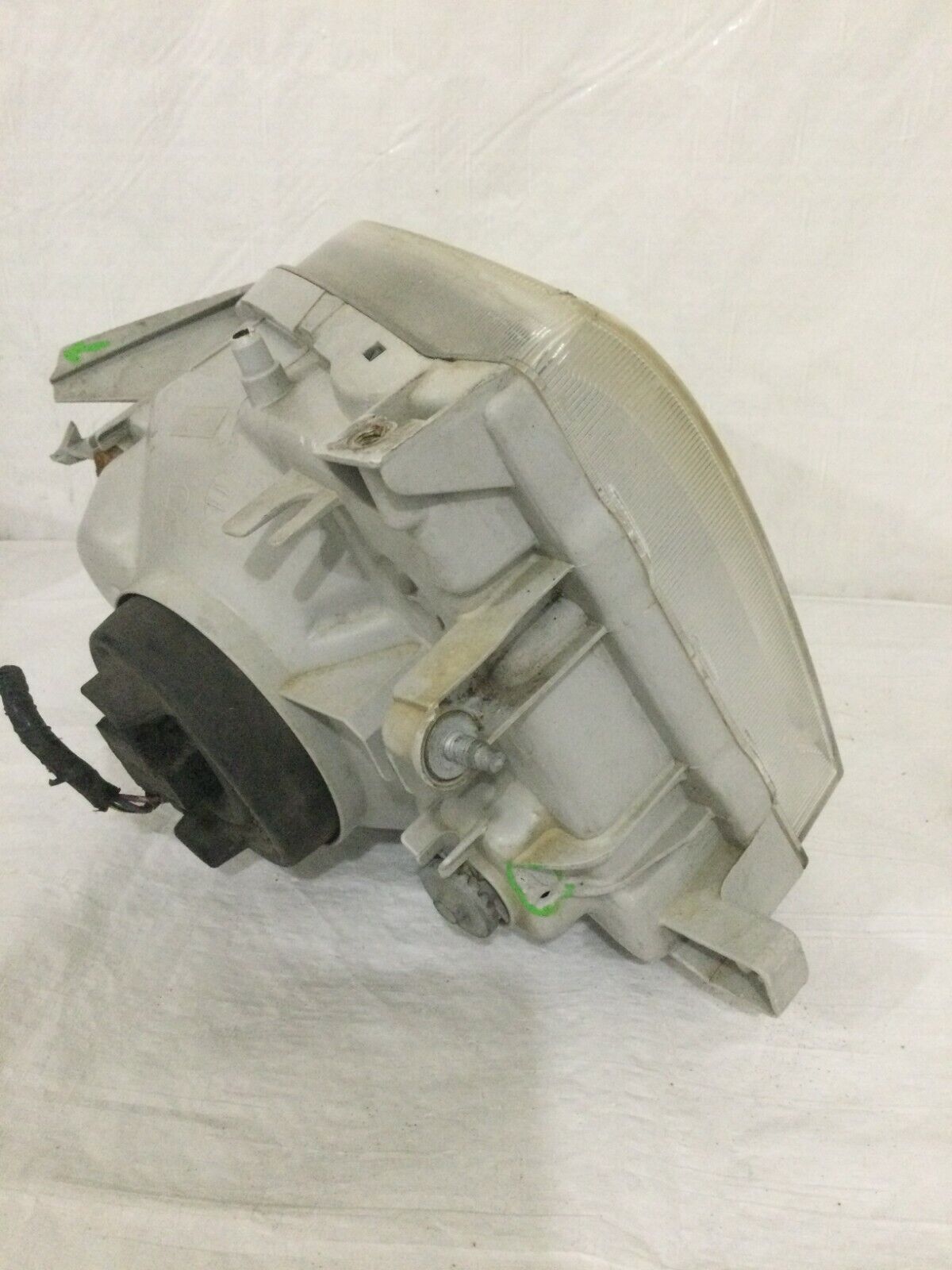 2002 Nissan Pathfinder Right Passenger Side Headlight OEM RH