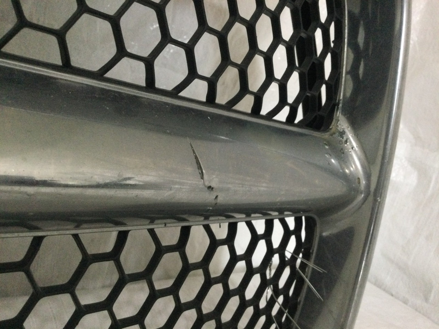 2005 Dodge Ram 1500 Grille OEM MINOR CHROME PEELING