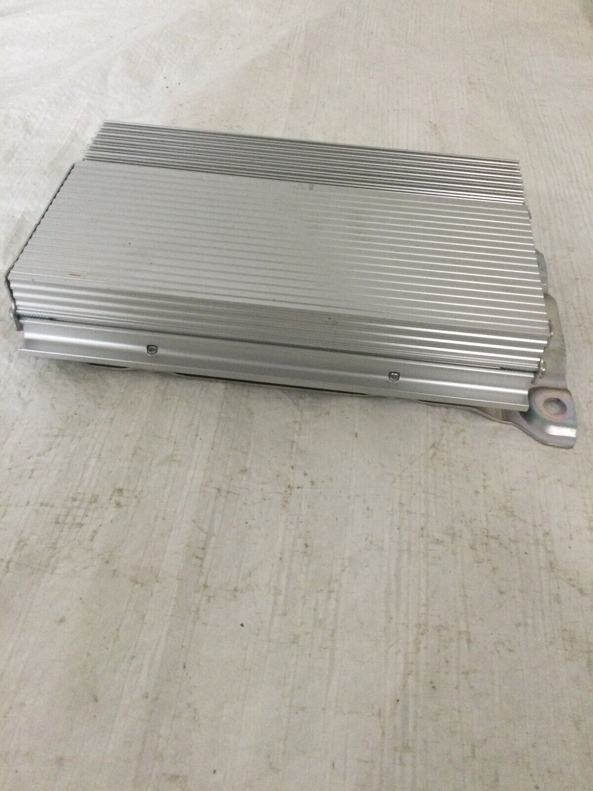 2007 Dodge Nitro Infinity Audio Stereo Radio AMP Amplifier 05091012AG