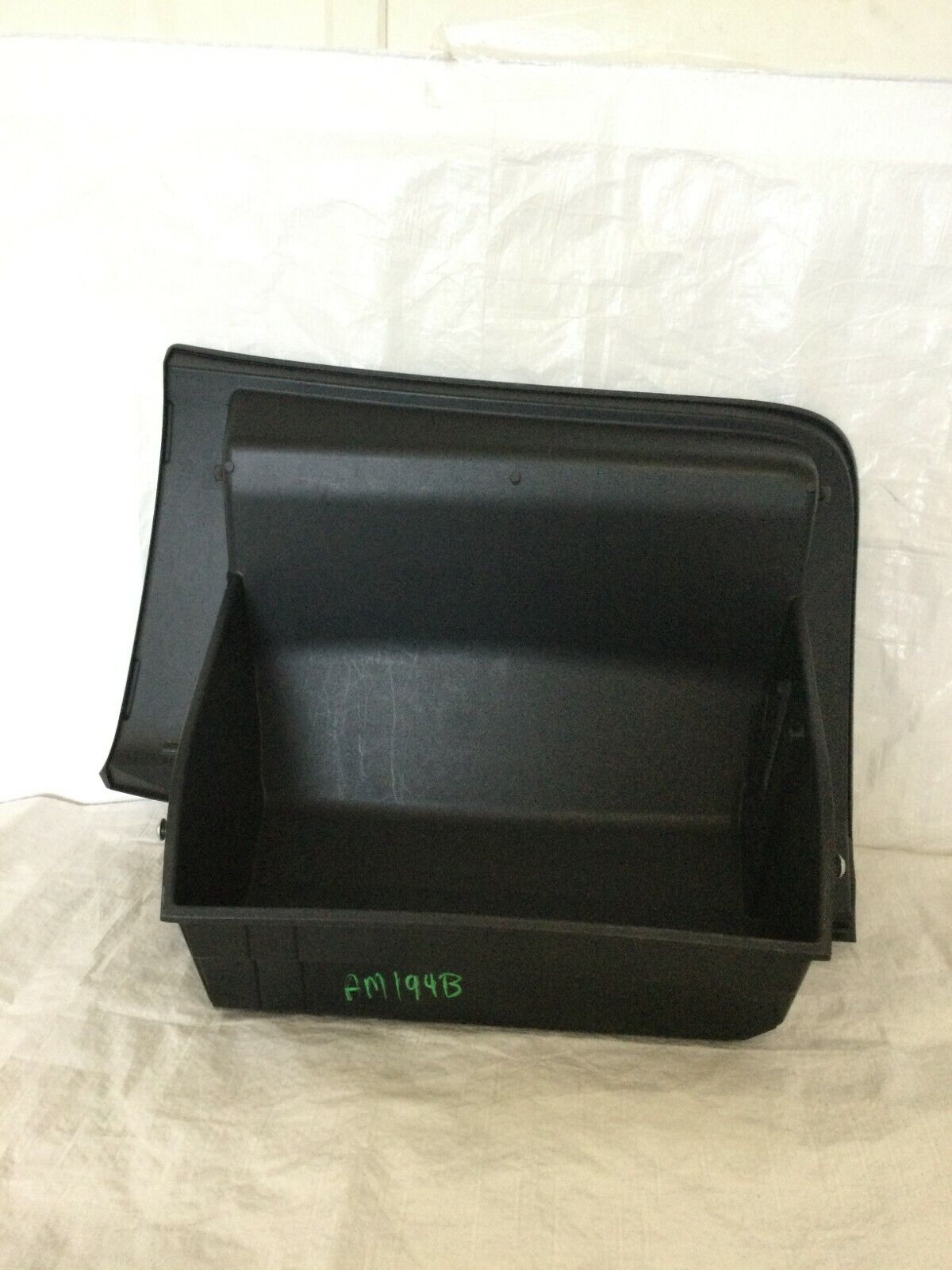 2019 Nissan Rogue Glove Box Assembly OEM 6851004BA0A/B 