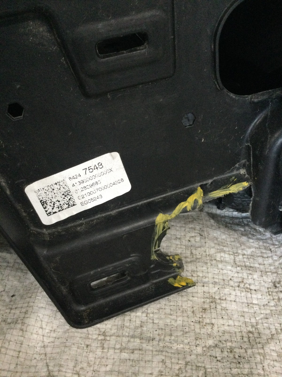 2019-2022 Chevrolet Blazer Front Center Console OEM 84247548 MARKED DAMAGE