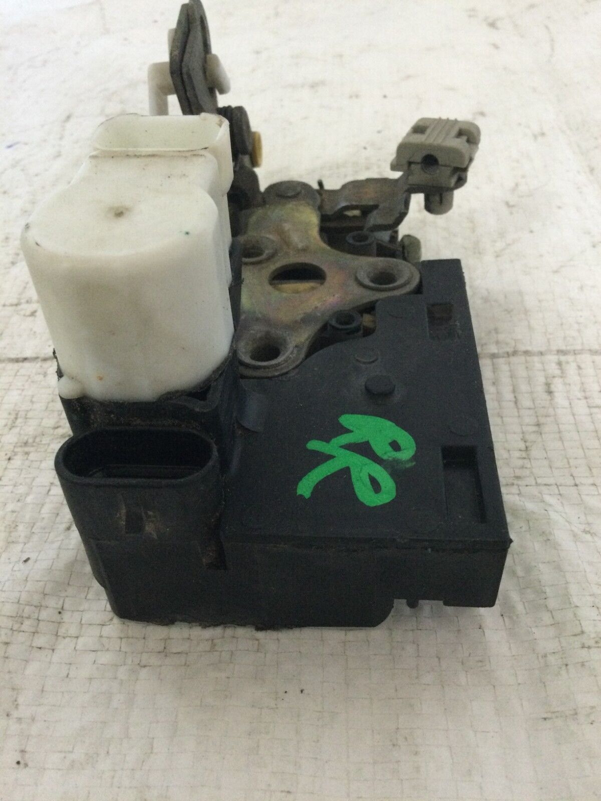 2003-2006 Cadillac Escalade EXT Rear Right Door Lock Actuator OEM 16639868