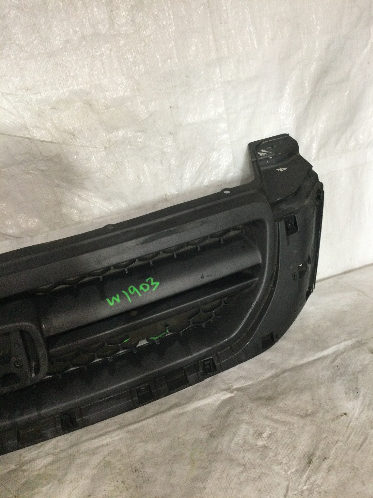 2003-2005 Honda Pilot Grille OEM MARKED LITTLE DAMAGE