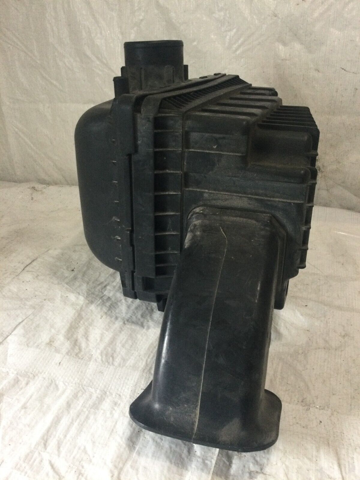 2006 Dodge Ram 1500 Air Cleaner Filter Box  5.7L  OEM
