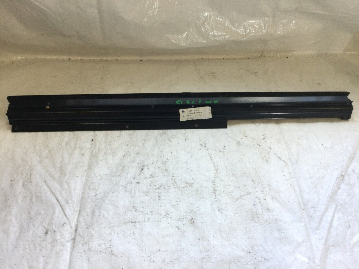 2007 Volkswagen Touareg Rear Right Door Window Glass Sun Shade OEM