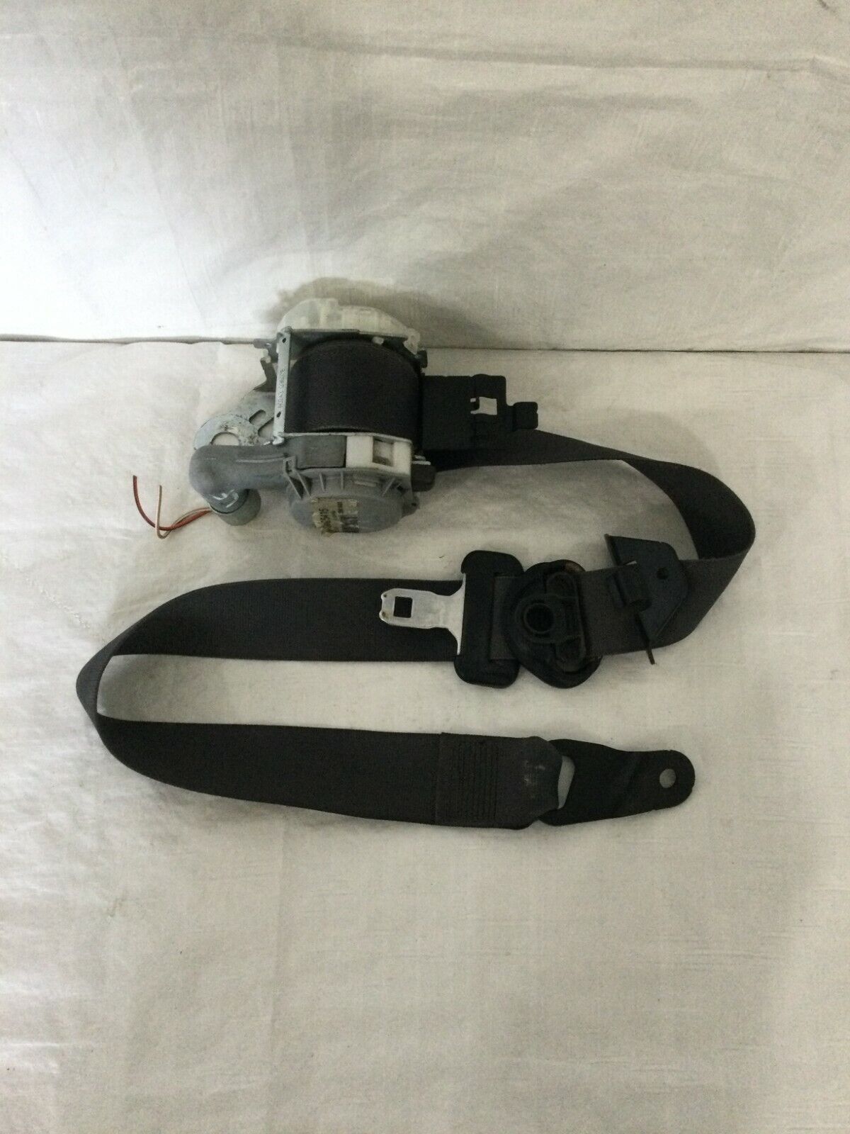 2007 GMC Acadia Front Left Driver Seat Belt OEM 15806583