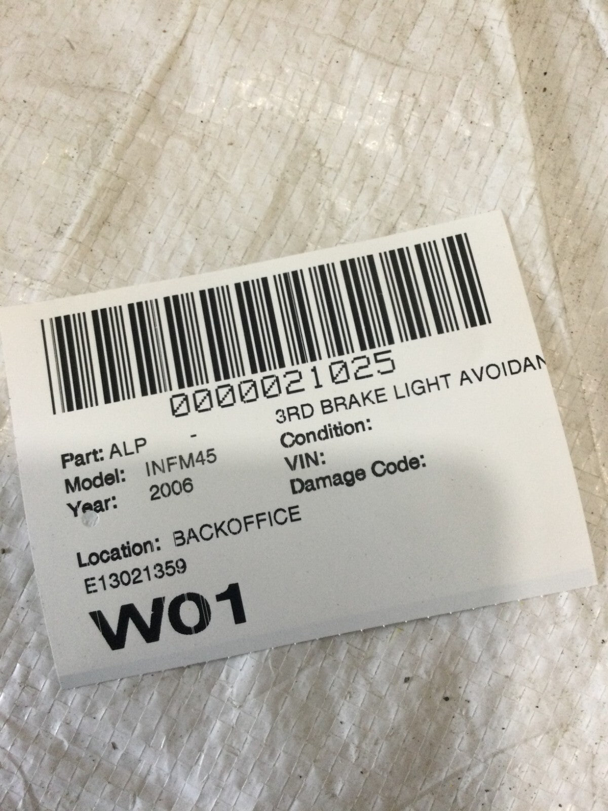 Third Brake Light M35 M45 2006 Infiniti Rear Back High Mounted Stop Lamp OEM