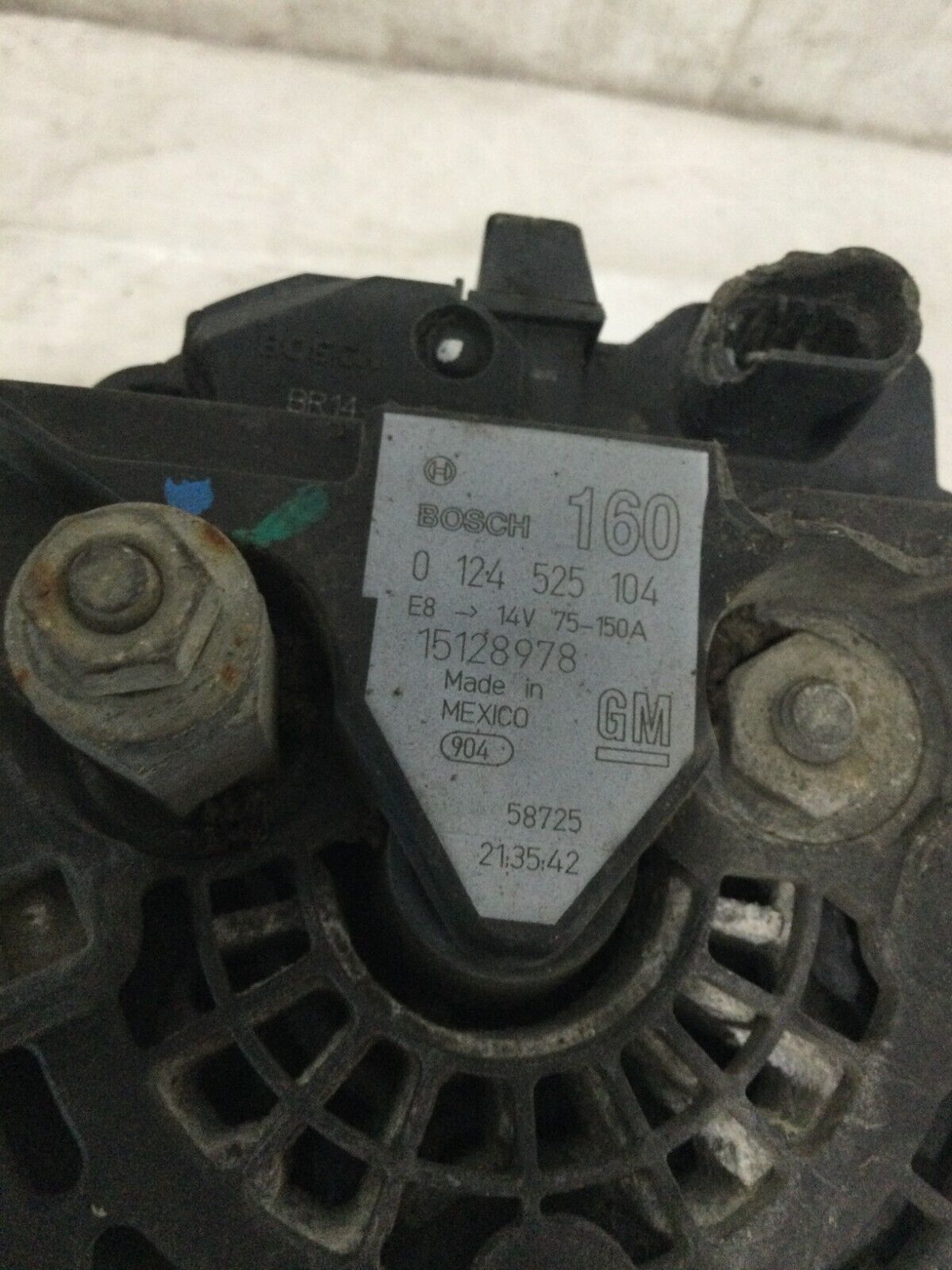 2006 Cadillac Escalade Alternator Motor OEM ( DAMAGED CASE )