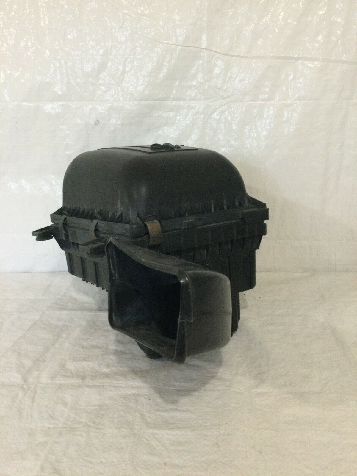 2005 Dodge Ram 2500 Air Cleaner Filter Box Assembly OEM 53032670AB 5.7L