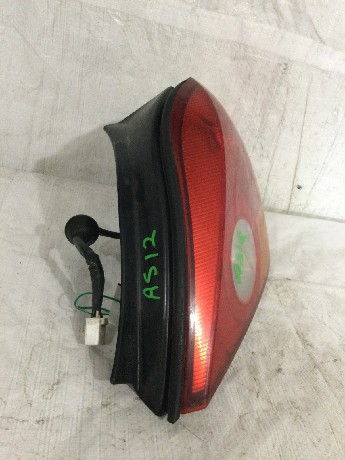 2003 Hyundai Tiburon Right Passenger Side Tail Light Assembly OEM 92402-2CXXX
