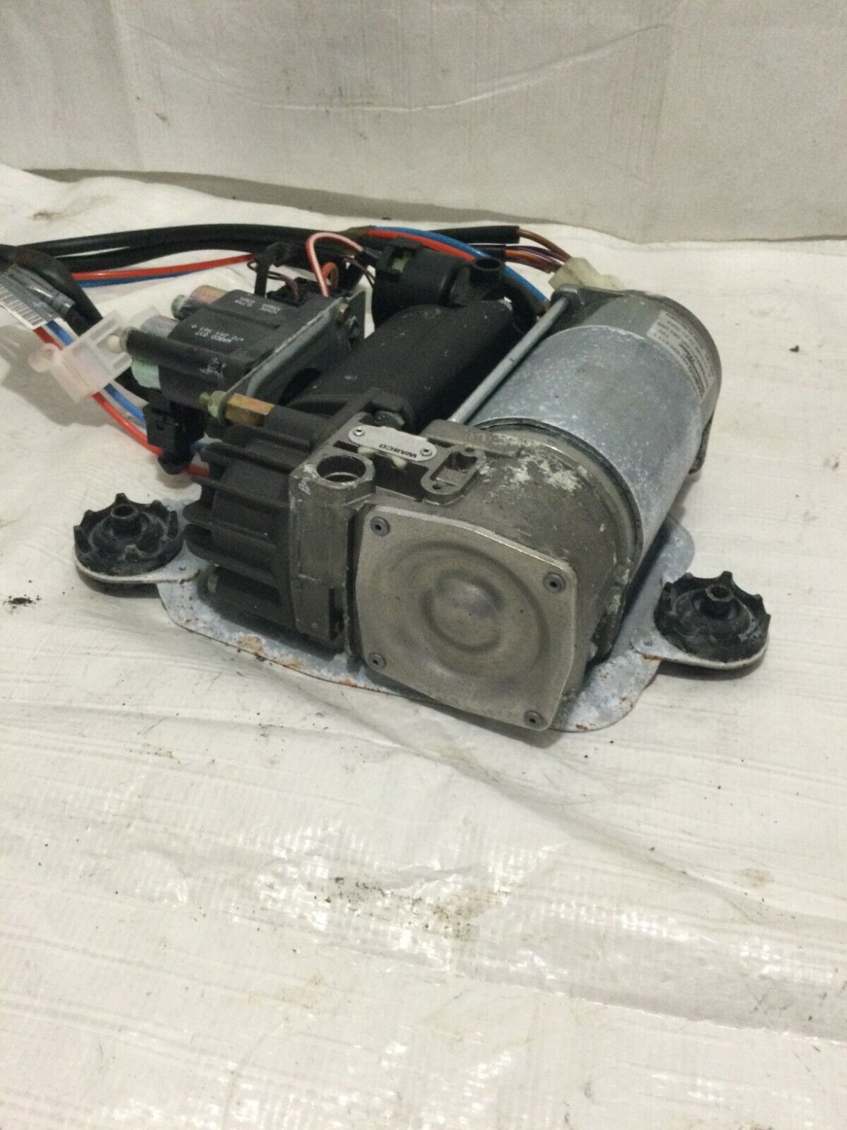 2004 BMW 745I Air Ride Suspension Compresor Pump OEM