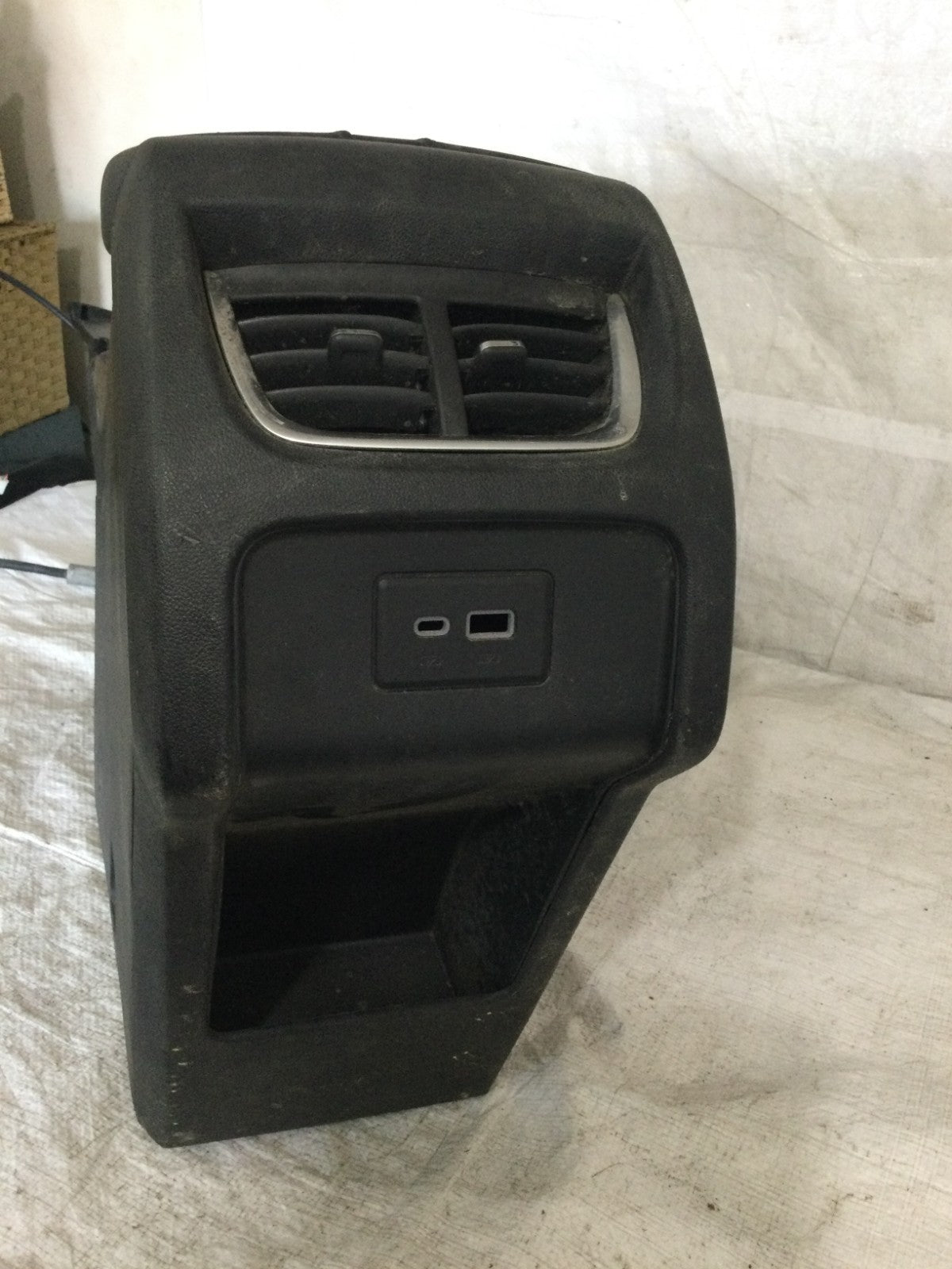 2019-2022 Chevrolet Blazer Front Center Console OEM 84247548 MARKED DAMAGE