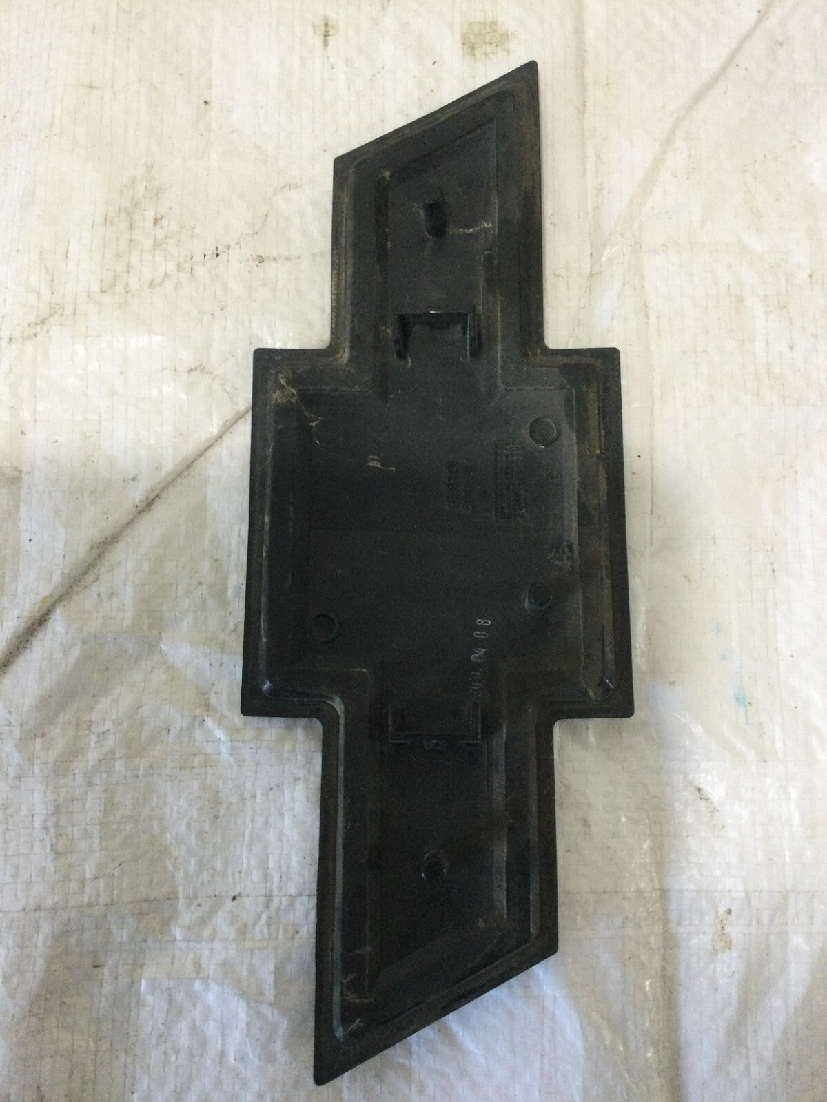 Front Grille Chevrolet Emblem 22829421 OEM 2007-2013 Silverado