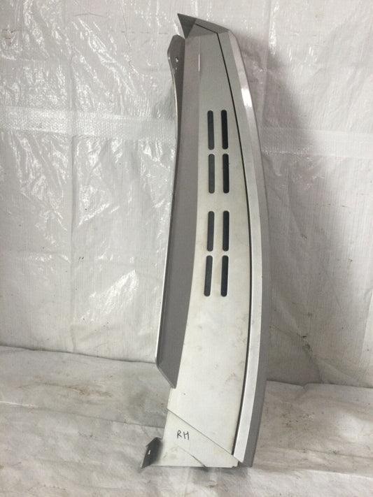 2007-2009 Cadillac Escalade ESV  Right Side Rear Hatch Moulding OEM 15791312