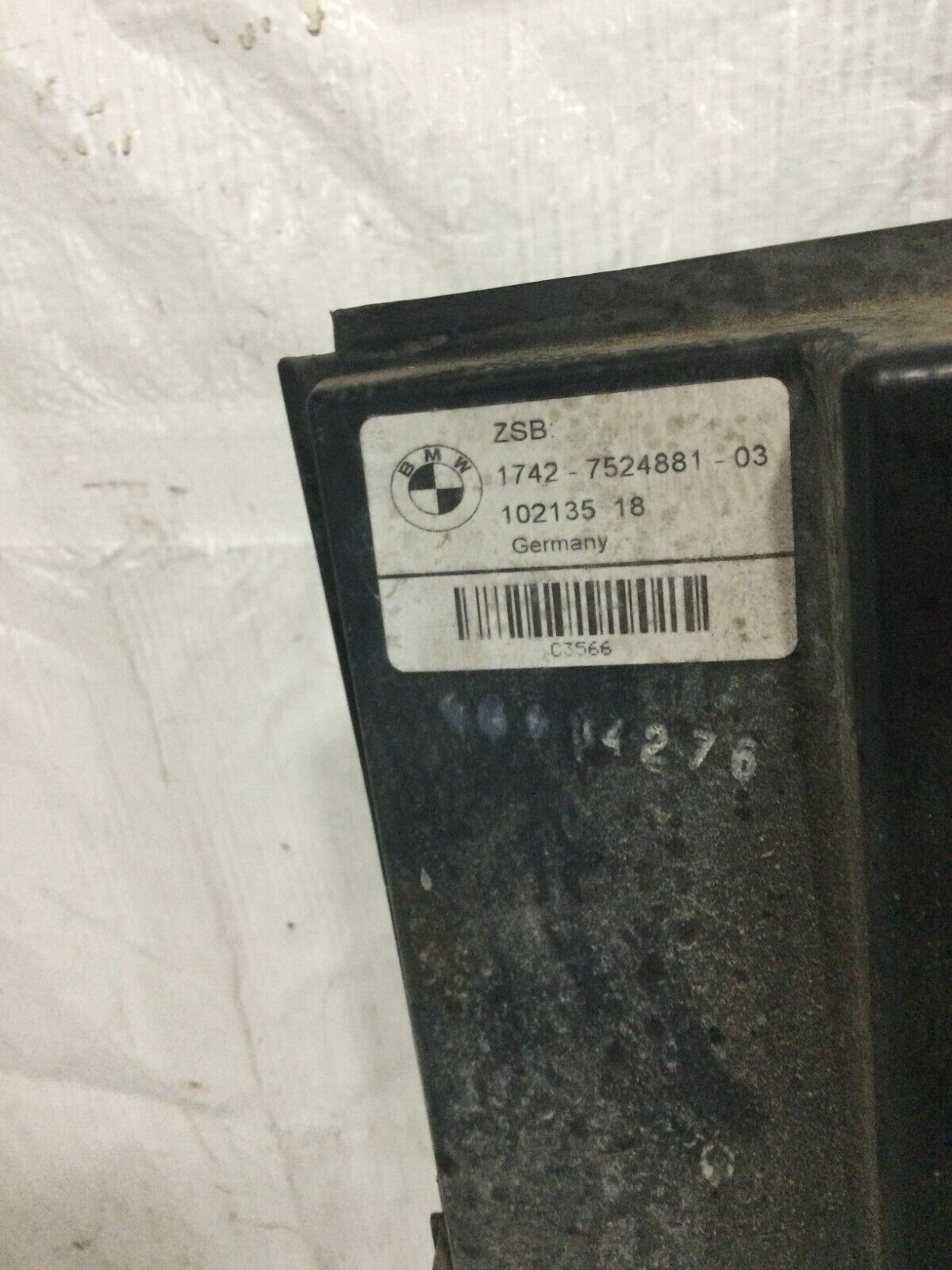 2004 BMW 745I Radiator Cooling Fan Assembly OEM 7524881