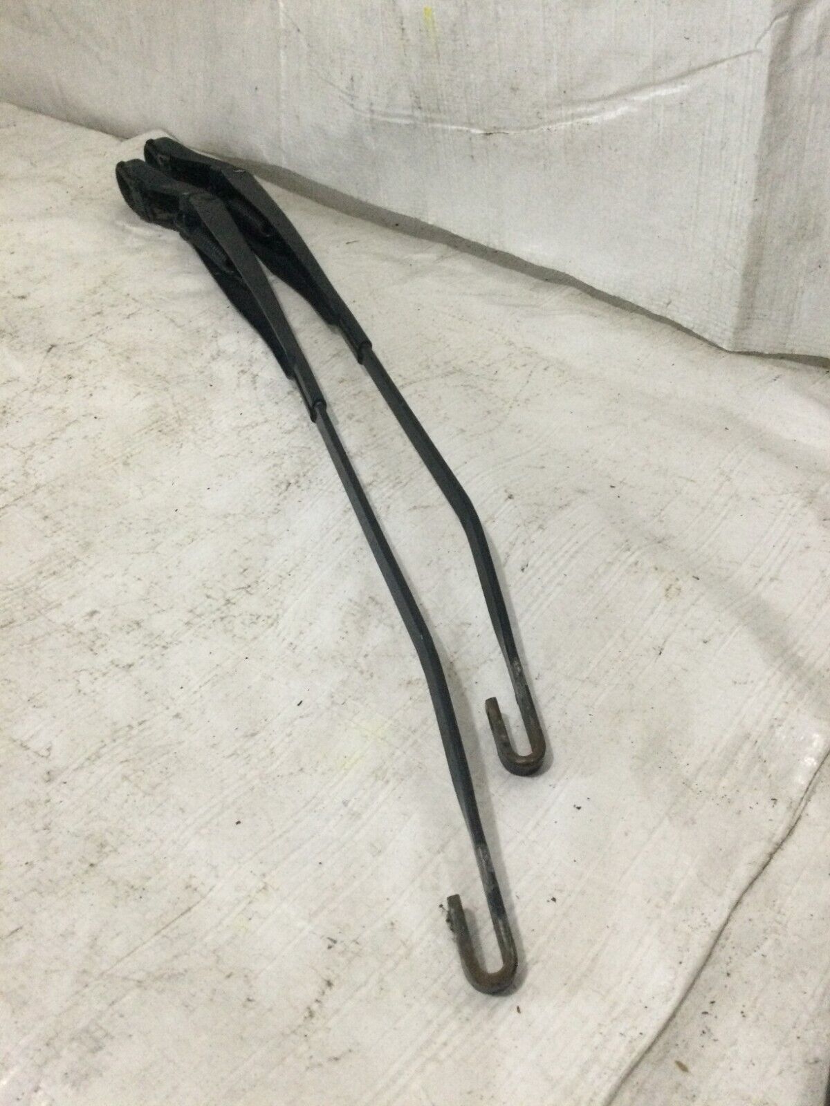 2003-2005 Dodge Ram 1500 Front Wiper Arm Set OEM