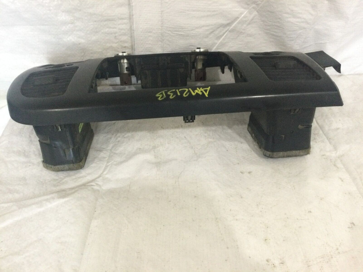 2007 - 2011 GMC Sierra 2500HD Center Dash Radio Bezel  Vents 25783265 OEM