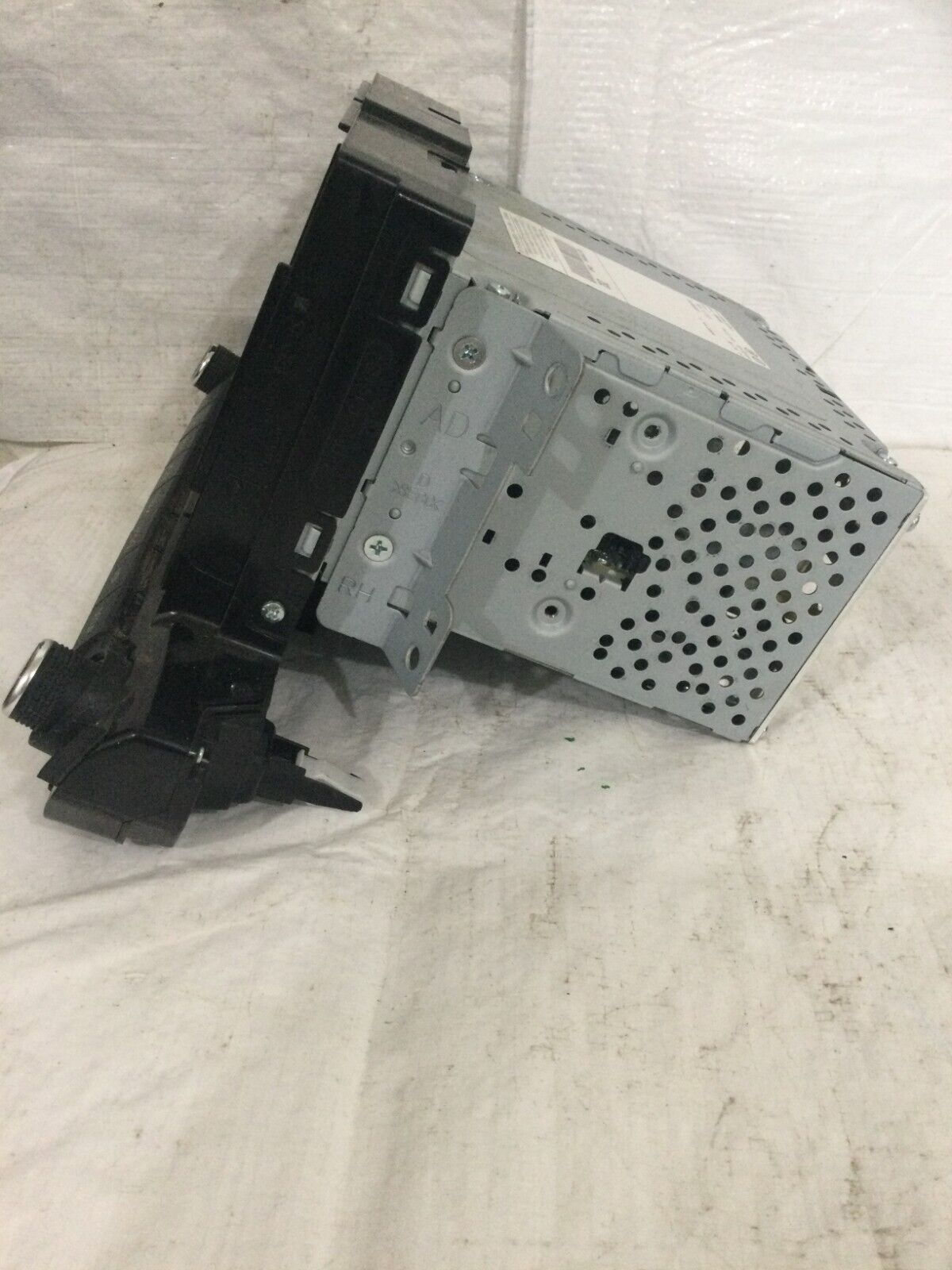 2017-2018 Hyundai Elantra AM FM CD Player Radio Receiver OEM 96160-F2121UAT